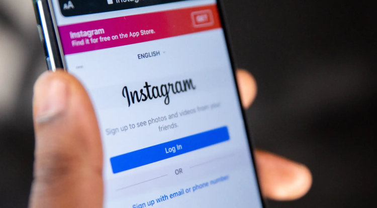 Instagram* tests chatbots for influencers