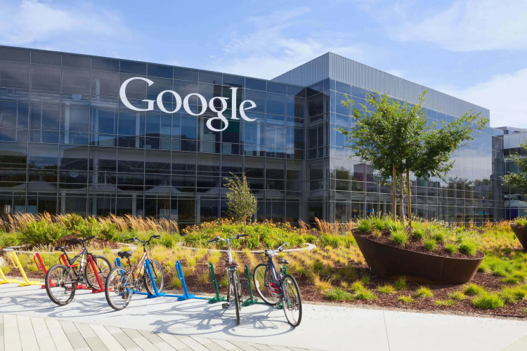 Google is restructuring management and cutting staff to achieve leadership in the field of AI