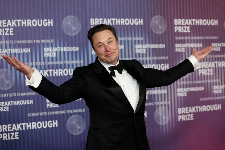Musk fires Tesla top managers and marketers