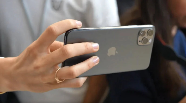 Apple to Use AI to Improve iPhone Battery Life